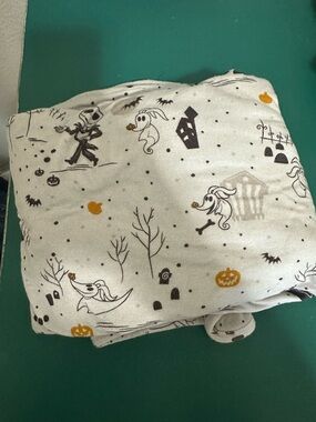 Halloween Ghost Print Throw Blanket - Cream and Black